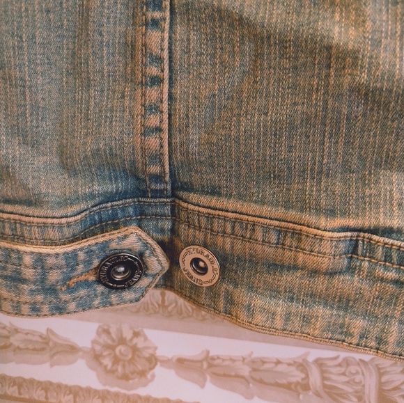 Womens jean look jacket by hydraulic.. size small.. worn once.. cotton/spandex.. - Picture 8 of 8